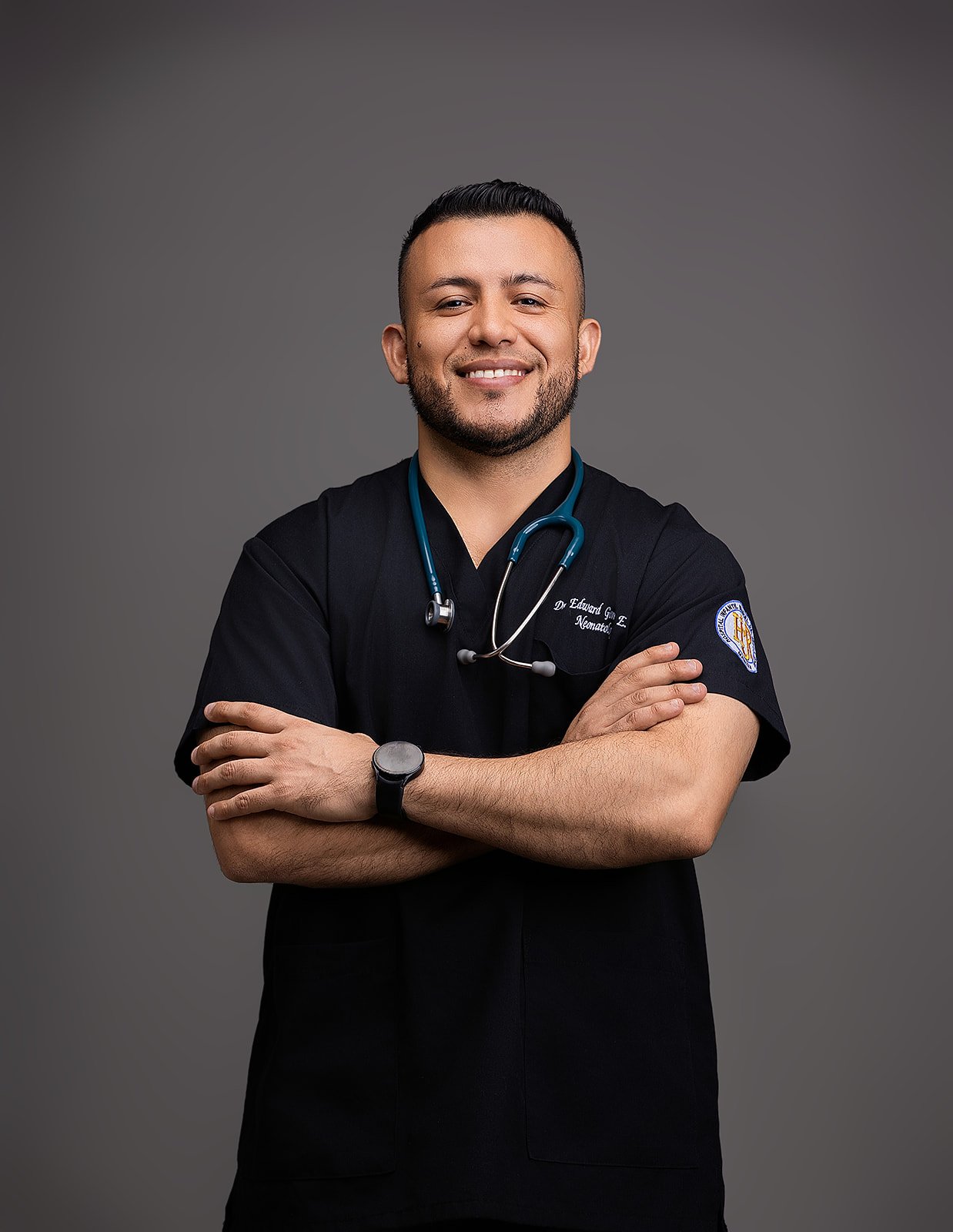 Retrato profesional del Dr. Edward Gonzalez